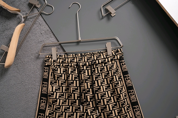 ブランドハーフパンツ側面デザイン